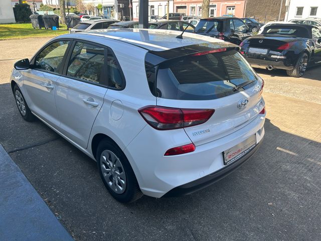 Fahrzeugabbildung Hyundai i30 + NaviZB+Klima+Allwetter+BT+Tempomat+USB+LED
