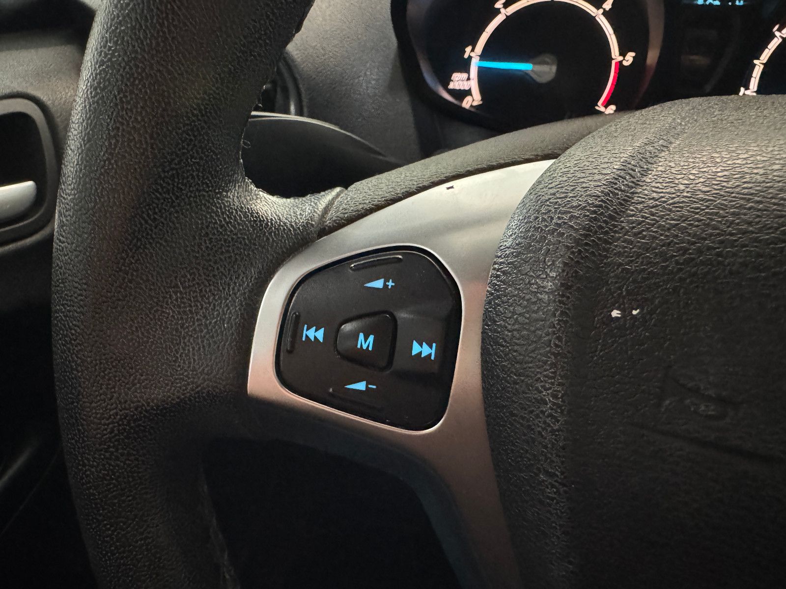 Fahrzeugabbildung Ford Tourneo Courier 1.5 TDCI TREND SERVICE & TÜV NEU