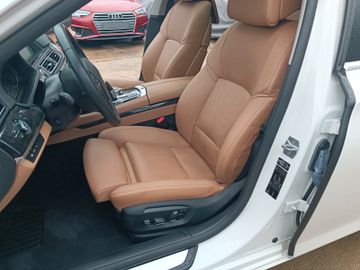 BMW 750 - 12