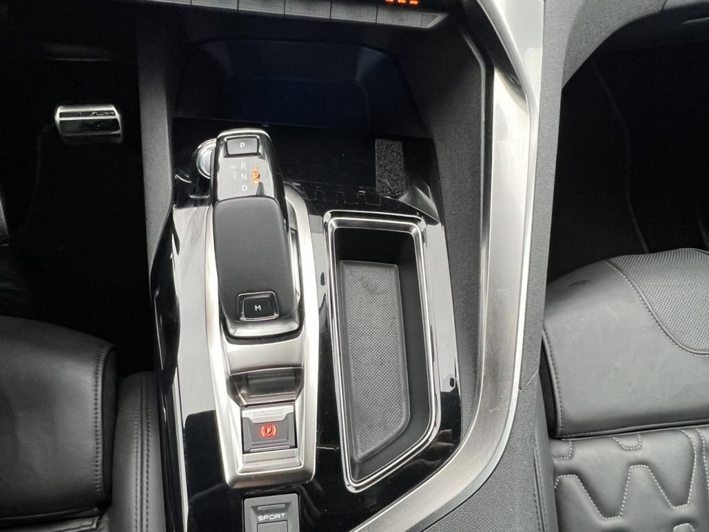 PEUGEOT 3008 GT-Line, ESP,NAVI,LED,LEDER,SHZ,AHK,PANO PEUGEOT 3008 GT-Line, ESP,NAVI,LED,LEDER,SHZ,AHK,PANO