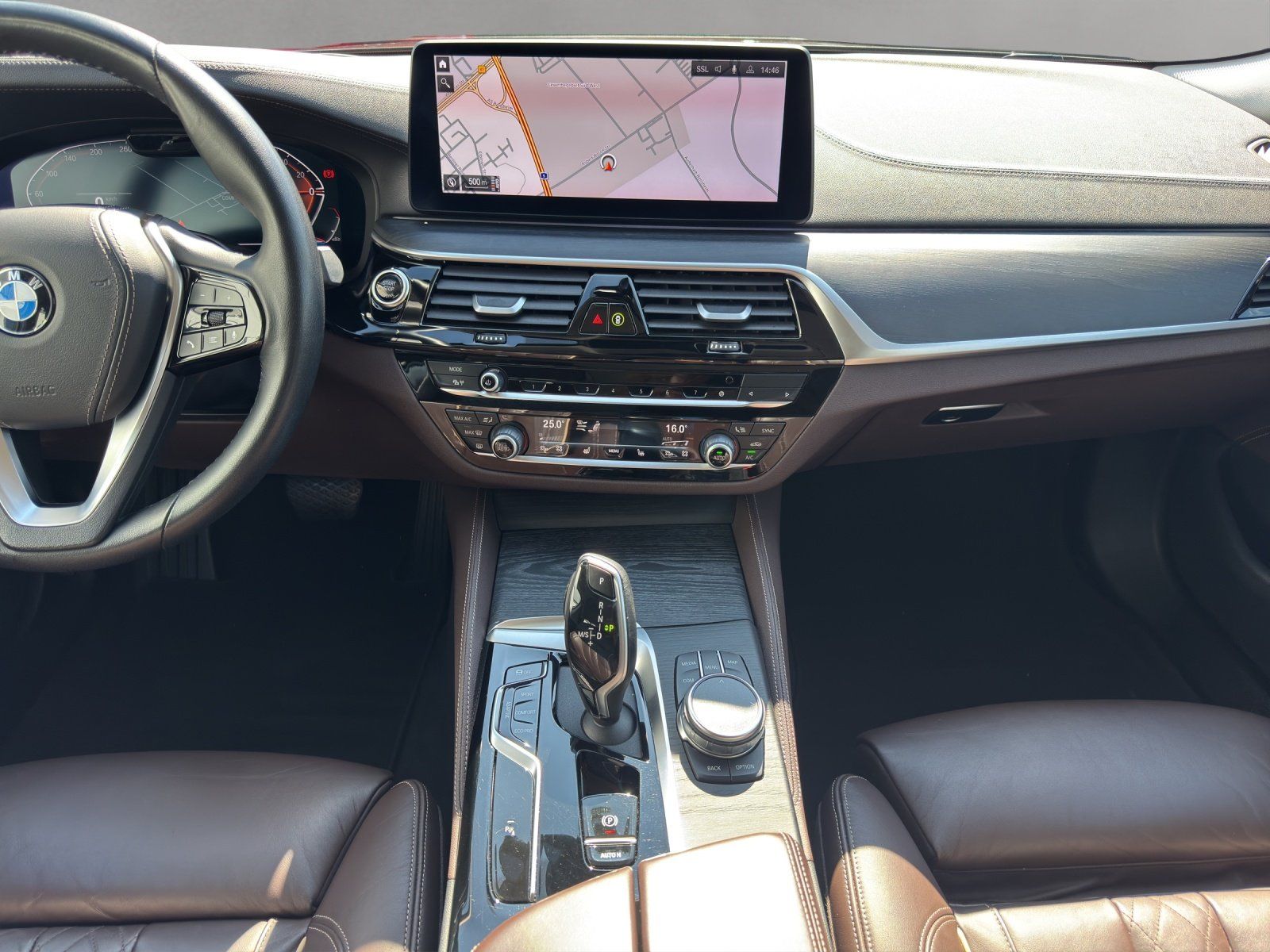 Fahrzeugabbildung BMW 530 d xDrive Luxury Line/KAMERA/ACC/HUD/H&K/
