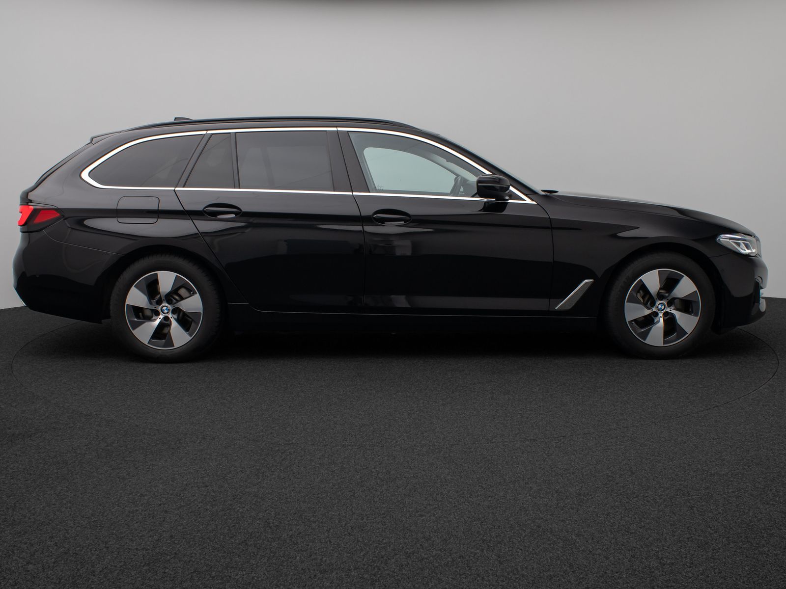 Fahrzeugabbildung BMW 530i Kamera Laser HUD DAB 4xKlima AHK Komfort