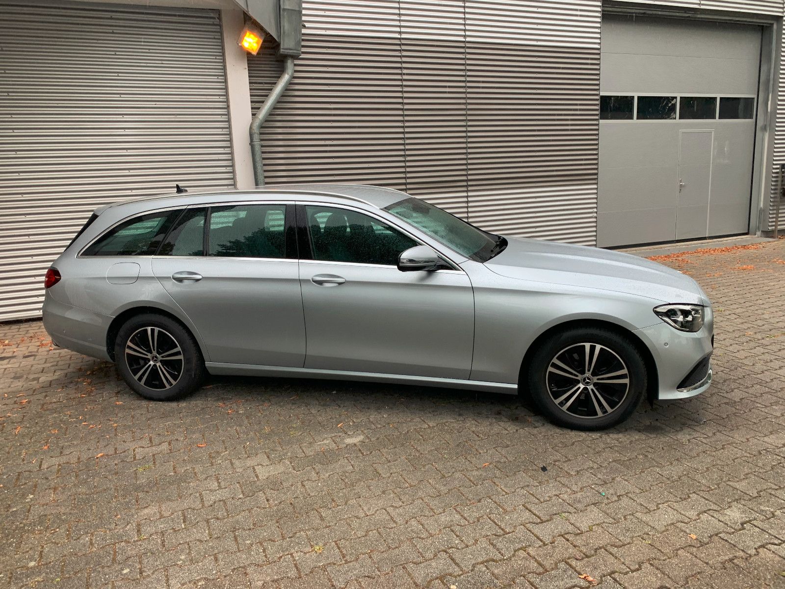 Mercedes-Benz E 220 d T Avantgarde*MBUX*Kamera* imagem 3