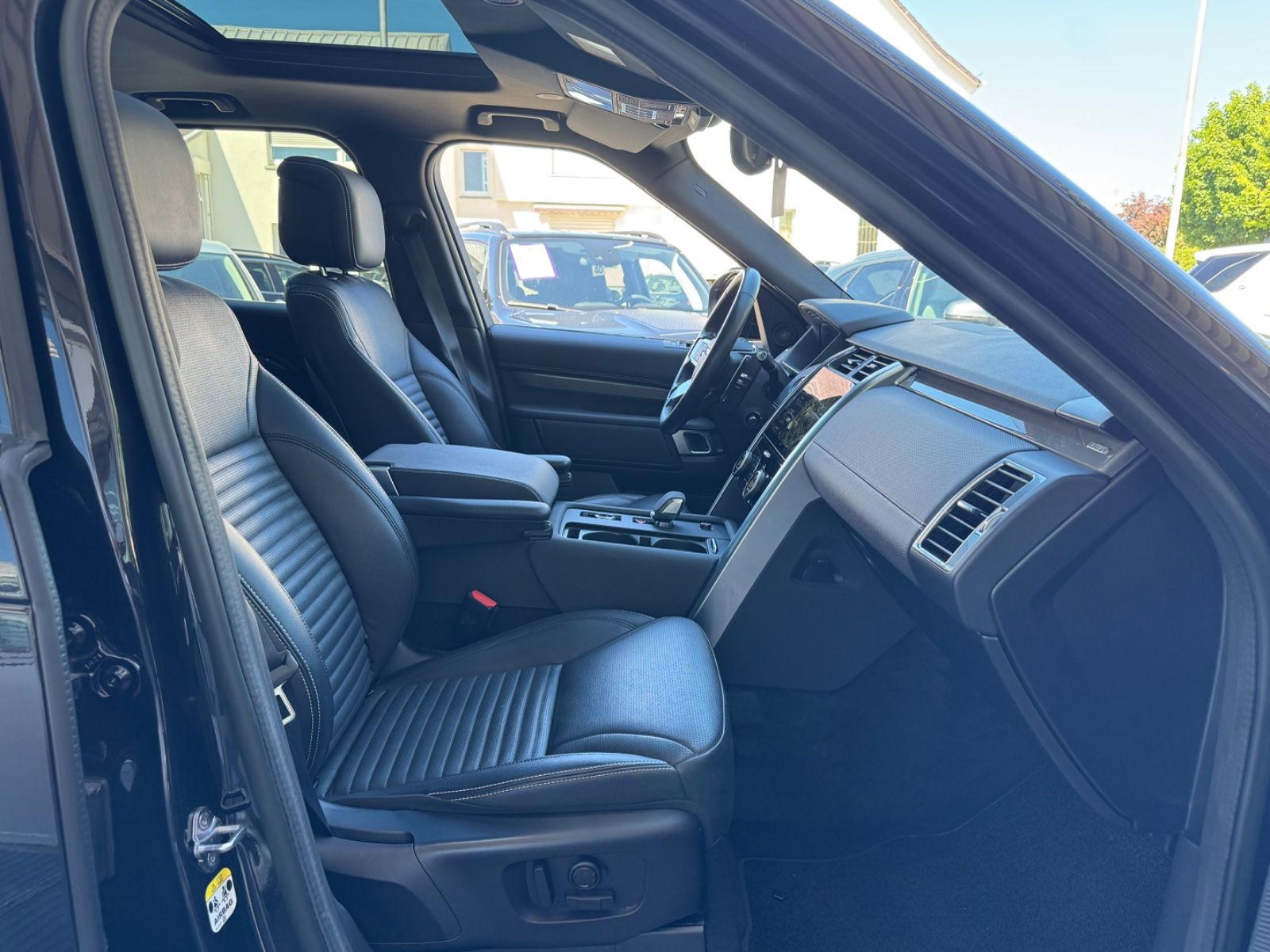 Fahrzeugabbildung Land Rover Discovery  R-Dynamic AWD/7-SITZER/360'°Cam/AHK