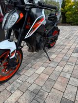 KTM Duke 890 R  - KTM 890 DUKE
