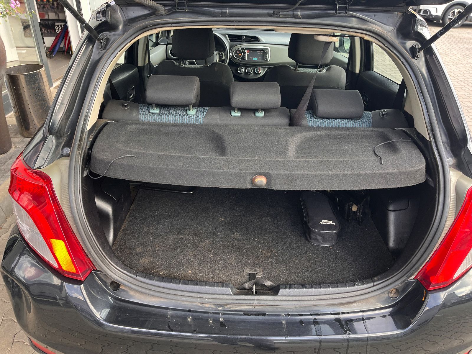 Fahrzeugabbildung Toyota Yaris Life Automatik / Frontschaden