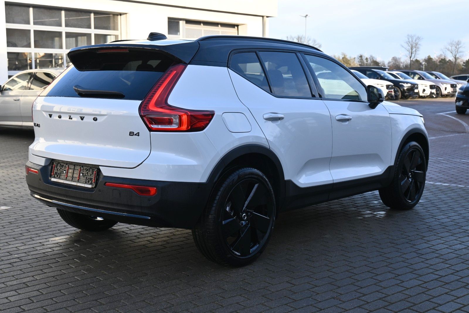 Fahrzeugabbildung Volvo XC40 B4 DKG Plus Black Edition*STDHZG*360*ACC