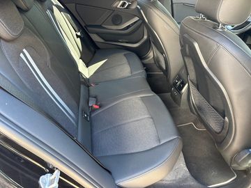 BMW 118i Sport Line DAB LED WLAN Tempomat Klimaaut.