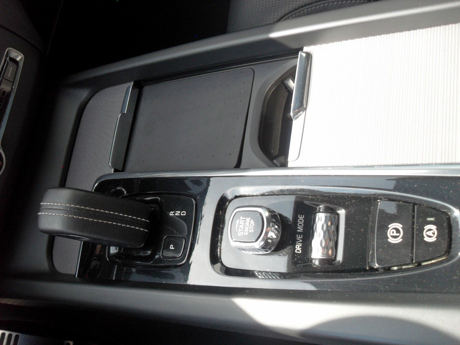 Fahrzeugabbildung Volvo XC 60 B5 R Design AWD | HeadUp |Bowers&Wilkins