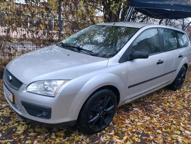 Ford Focus 2.0 Benzin mit tüv 03 2026