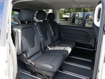 Mercedes V 220 - 6