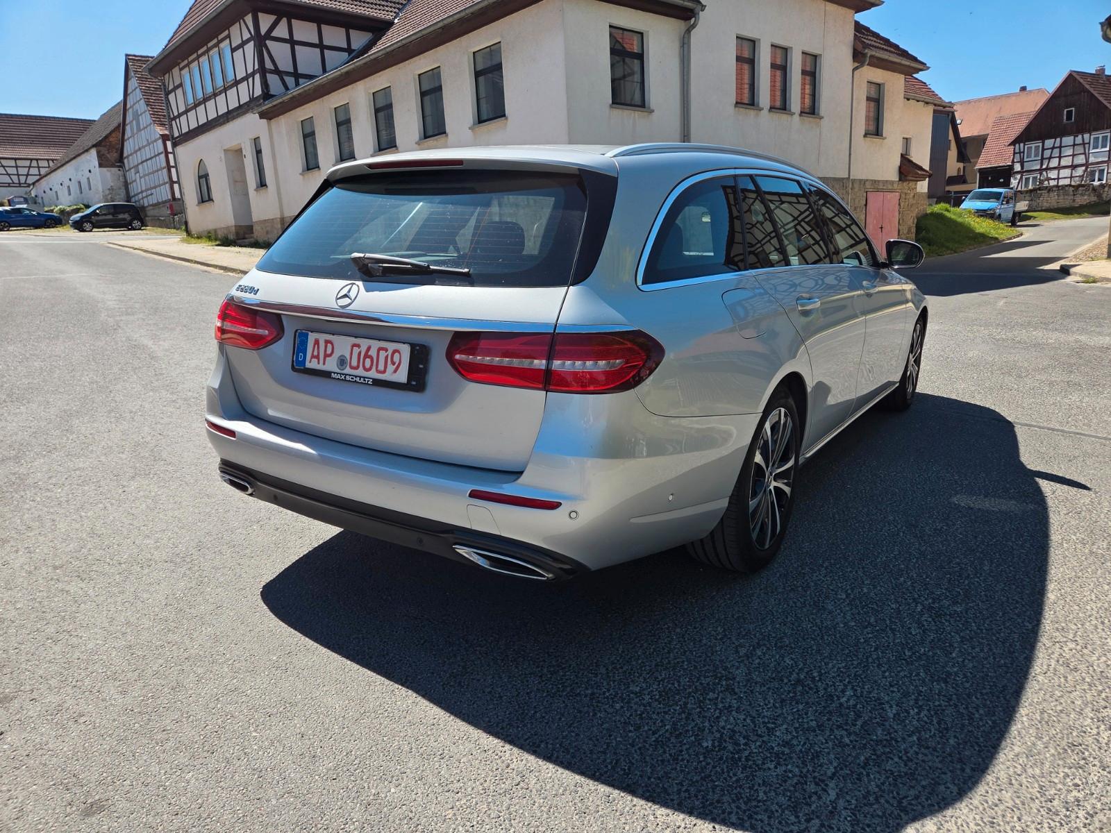 Mercedes-Benz E 220 d T Autom. NAVI TOP ZUSTAND SERVICEHEFT ME