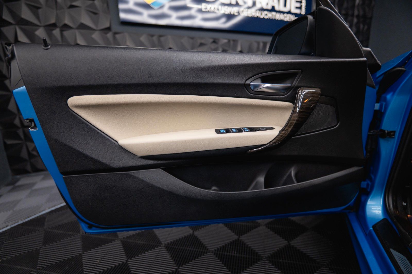 Fahrzeugabbildung BMW 230i Cabrio M-Sport Performance Shadow Line LED