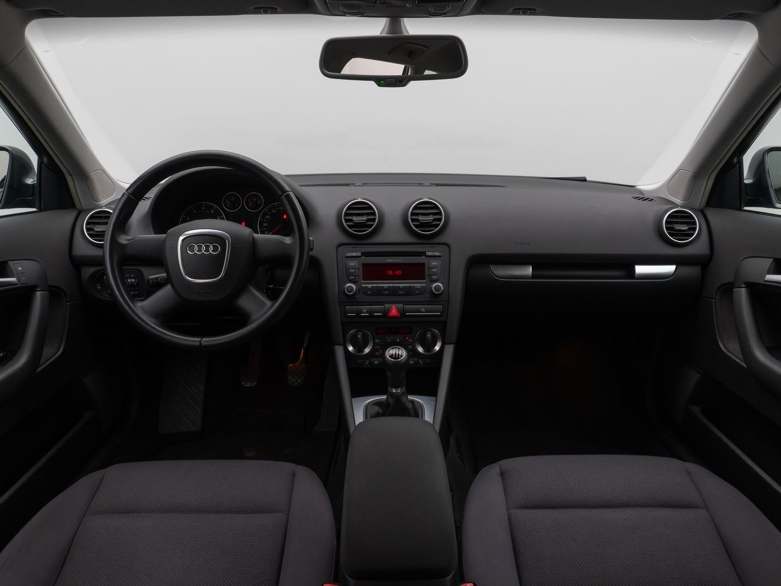 Fahrzeugabbildung Audi A3 Sportback 1.6 FSI Ambiente Sitzhzg PDC Xenon
