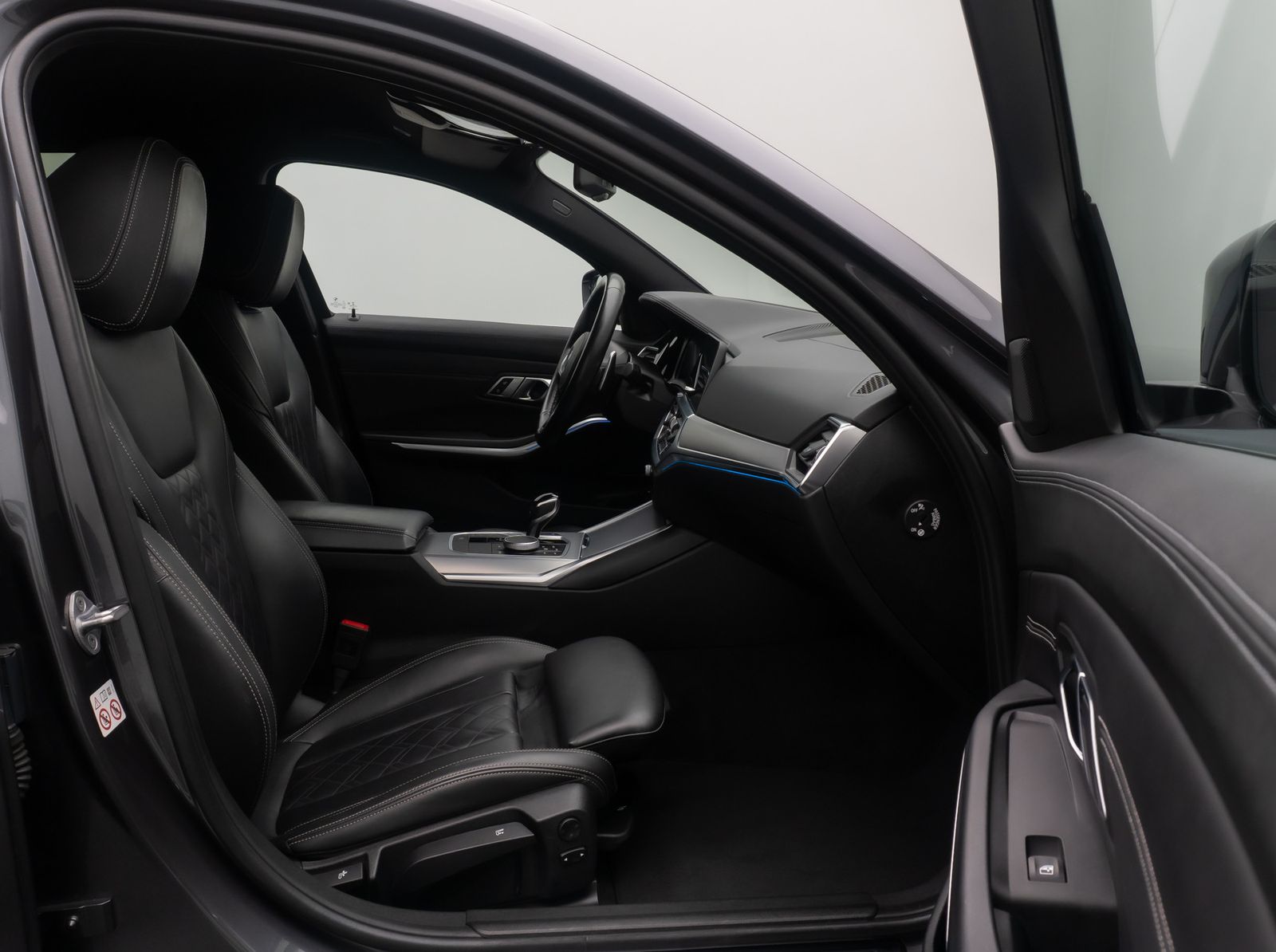 Fahrzeugabbildung BMW 330e xD M Sport Individual Kamera Laser HUD 19"