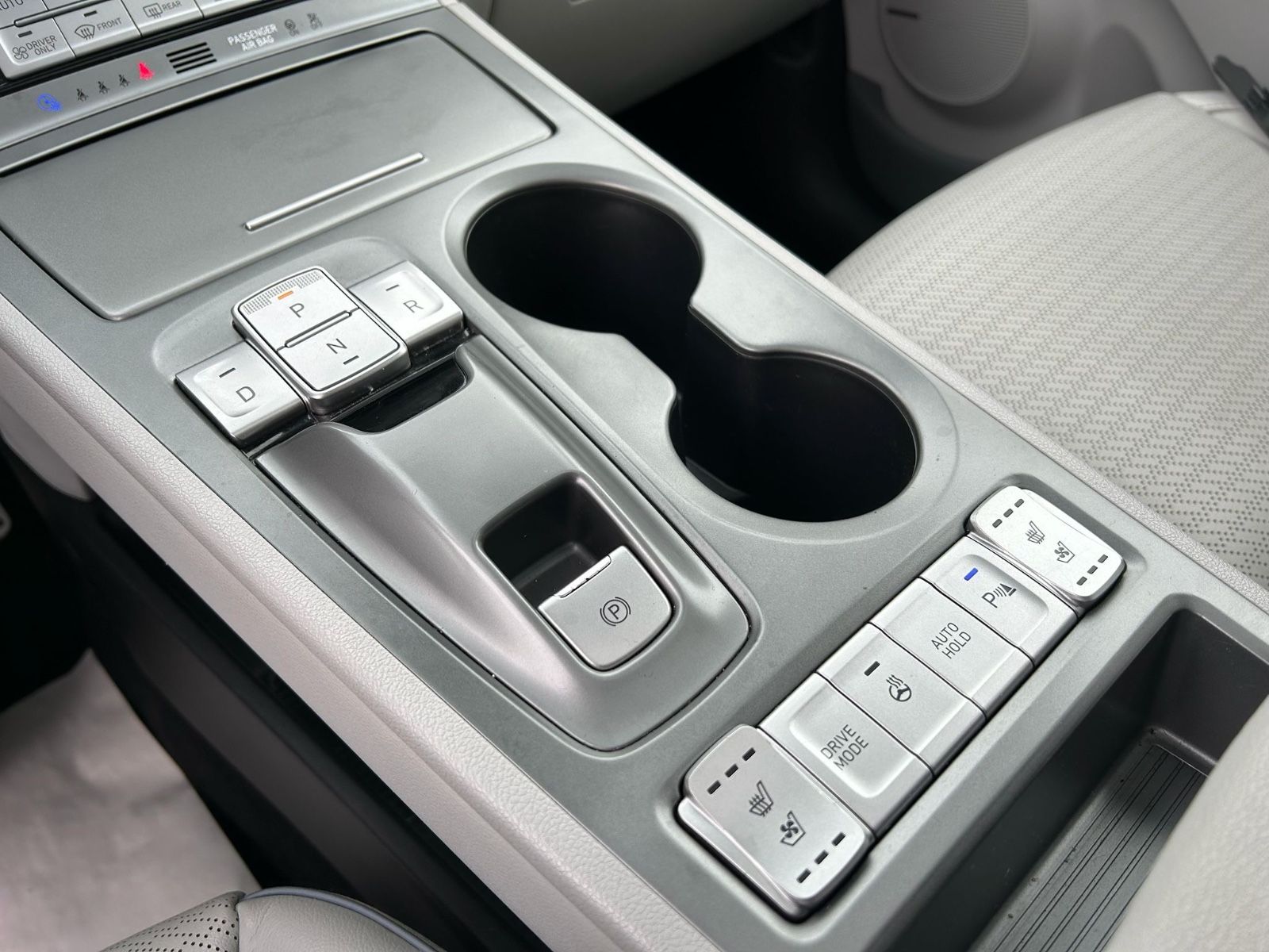 Fahrzeugabbildung Hyundai Kona Premium°64 kWh°Leder°CCS°HeadUp°1.Hand°