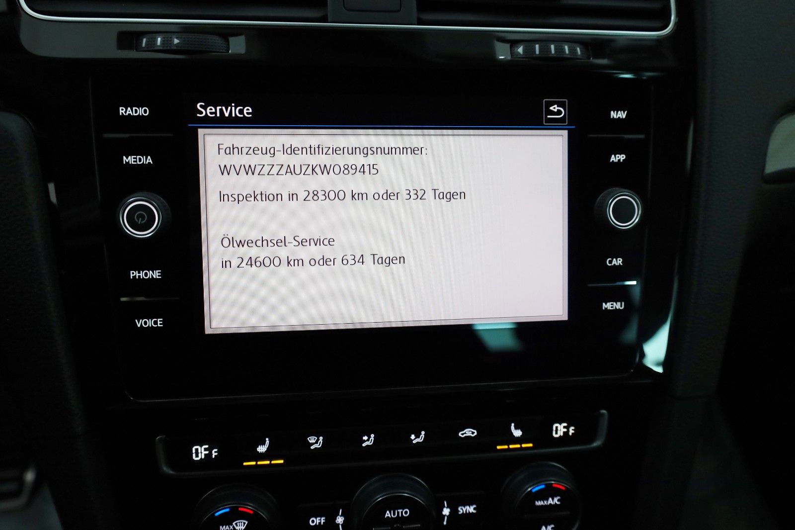 Fahrzeugabbildung Volkswagen Golf VII Lim. IQ.DRIVE BM Navi,SH,ACC,ParkAssist