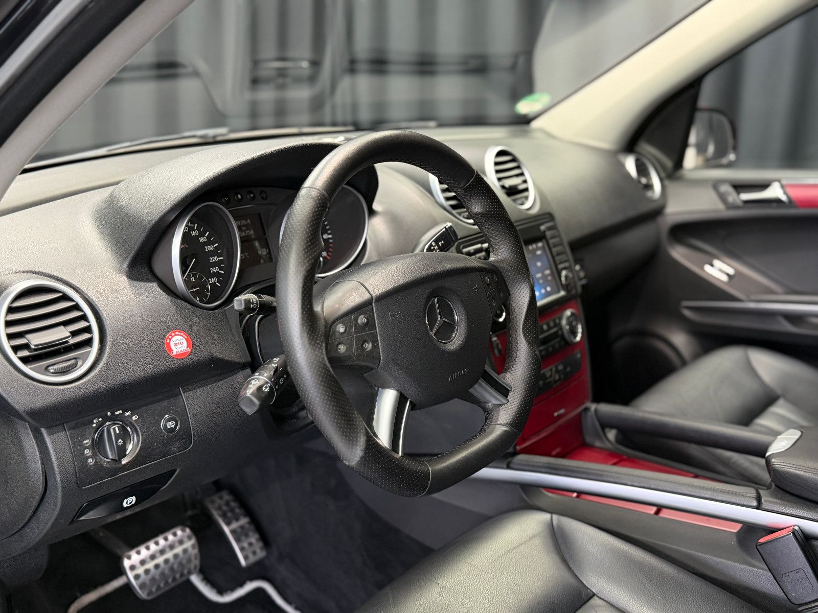 Fahrzeugabbildung Mercedes-Benz ML 500 4Matic 5.0 V8|H&K|PANO|NAVI|AHK