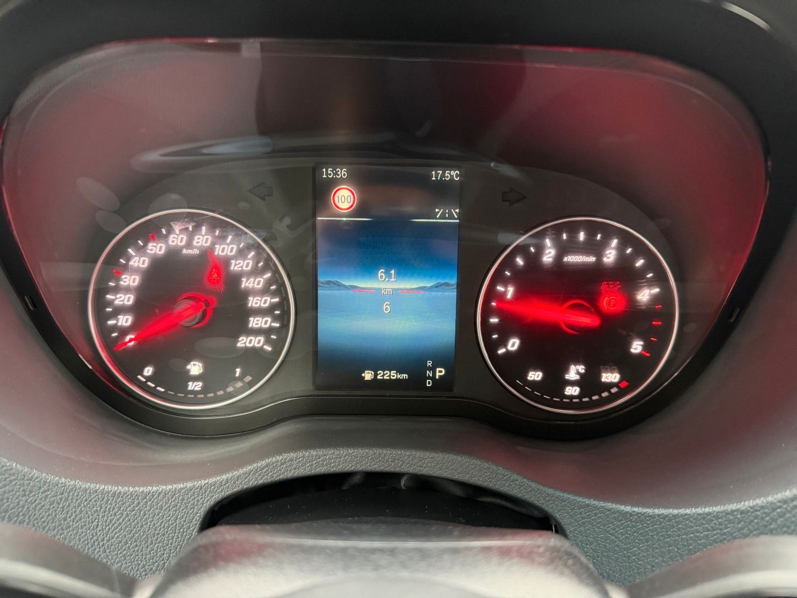 Fahrzeugabbildung Mercedes-Benz Sprinter 319 CDI 3665 DoKa AHK Klima LED