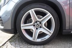 Fahrzeugabbildung Mercedes-Benz GLA 220 4Matic AMG Line 360 Kamera Navi Temp SHZ