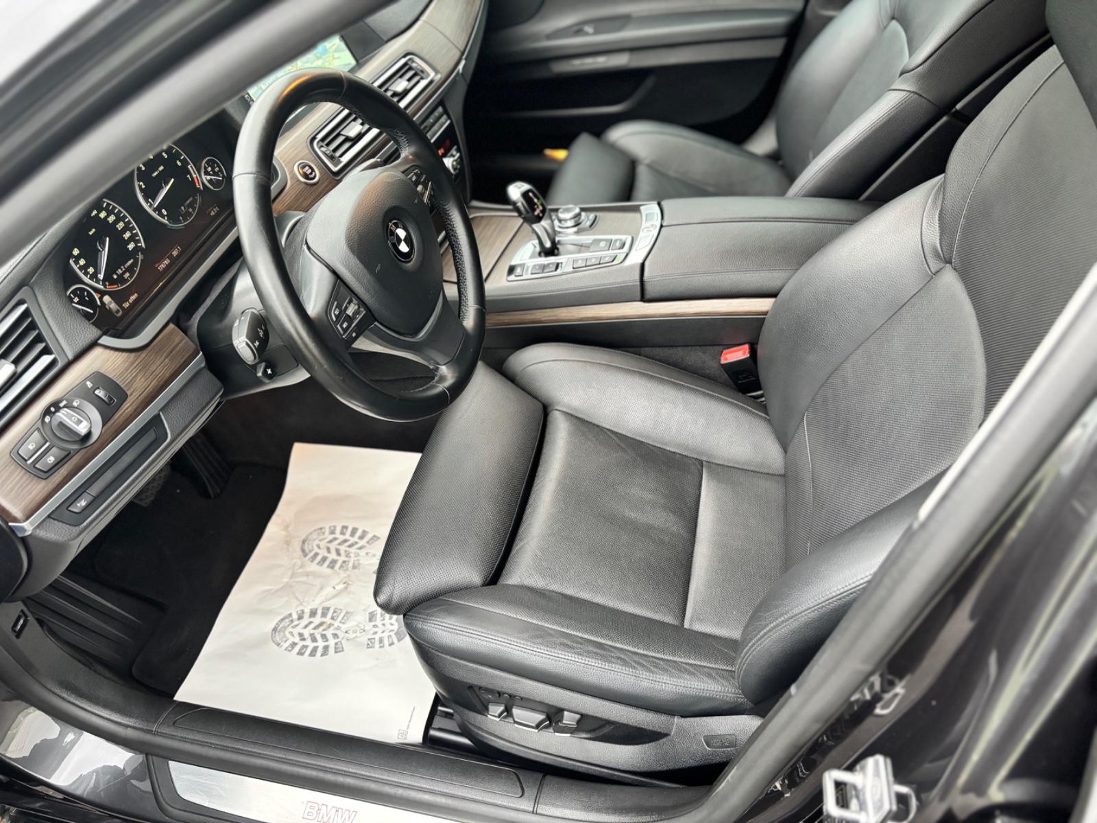 BMW Série 7 750Li xDrive | 408 ch | BVA | Affichage tête haute | Sièges ventilés | Caméras 360° | Portes Soft-Close | Cuir
