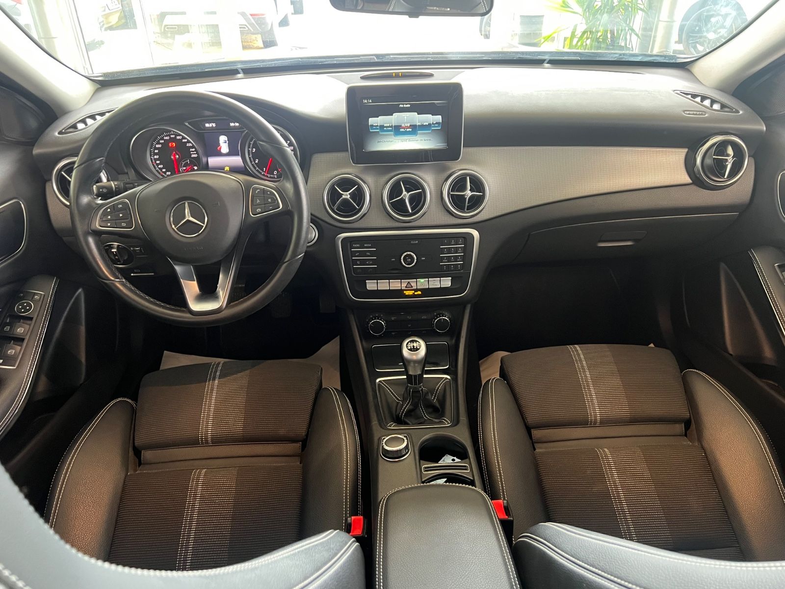 Fahrzeugabbildung Mercedes-Benz GLA 200 * SPORT-LINE URBAN * 1.HAND *