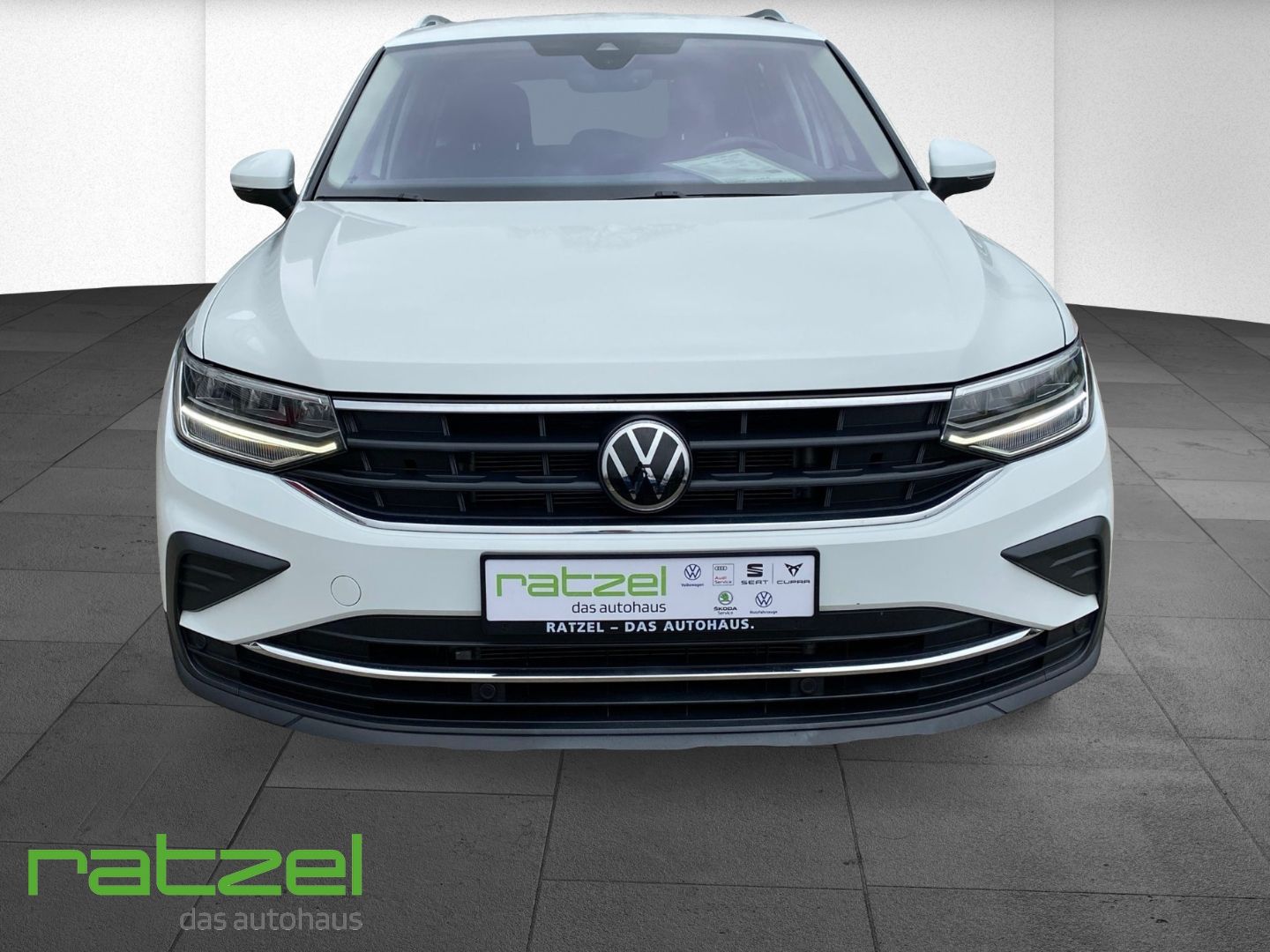 Fahrzeugabbildung Volkswagen Tiguan Life 2.0 TSI 4MOTION RFK Navi AHK LED ACC