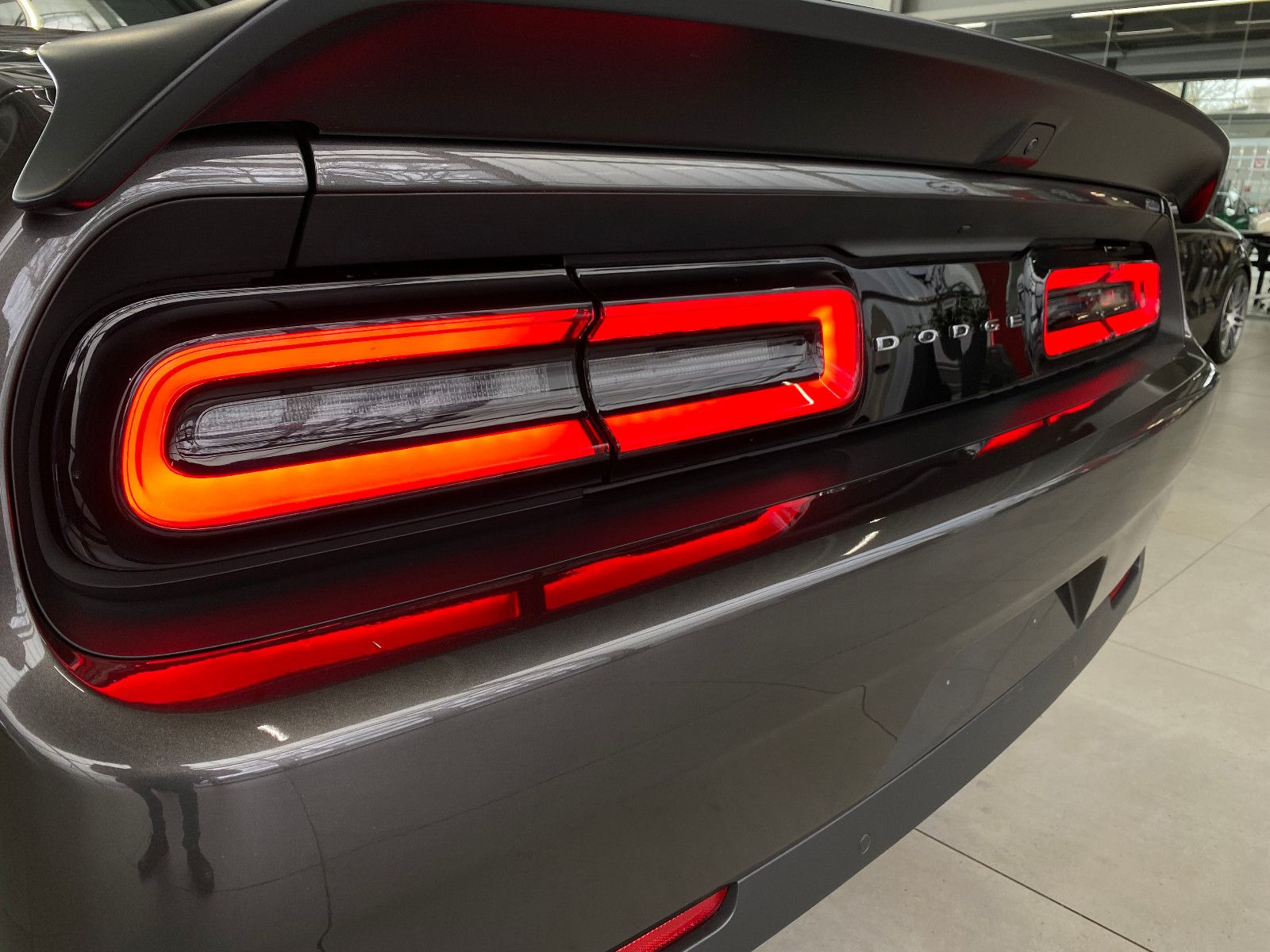 Fahrzeugabbildung Dodge Challenger SRT 6.2 Hellcat Redeye Deutsche EZ.