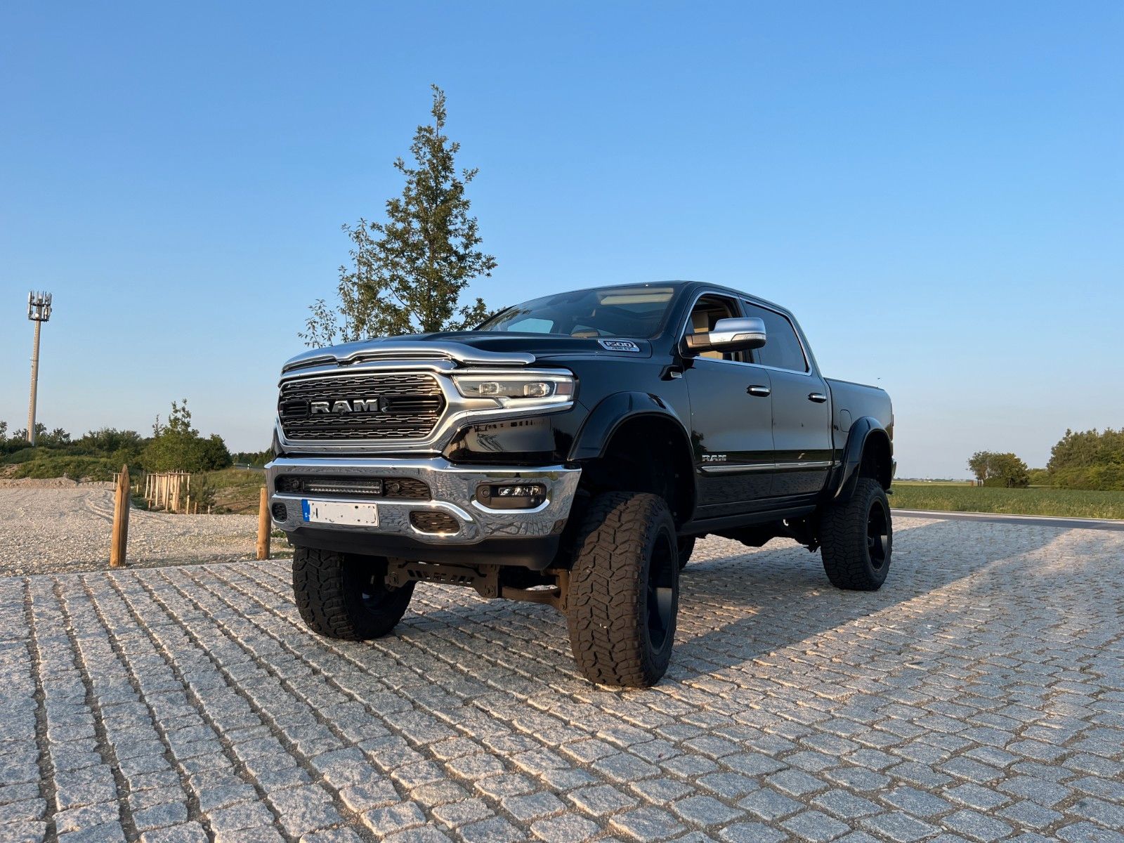 Fahrzeugabbildung Dodge RAM 1500 Limited  10"höher Alles Eingetragen!!!