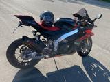 Aprilia RSV4 Factory - APRILIA FACTORY