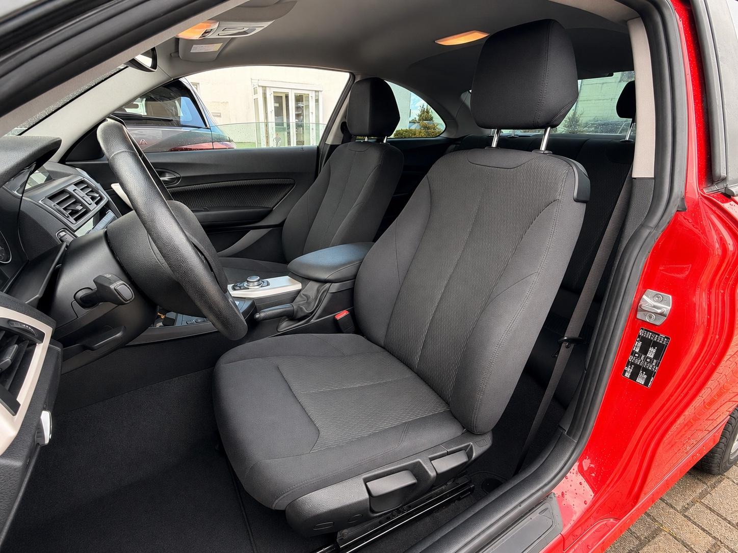 BMW 218i Coupé 1.5 136 ch BVA / GPS / Sièges chauffants / Radar de recul / Bluetooth