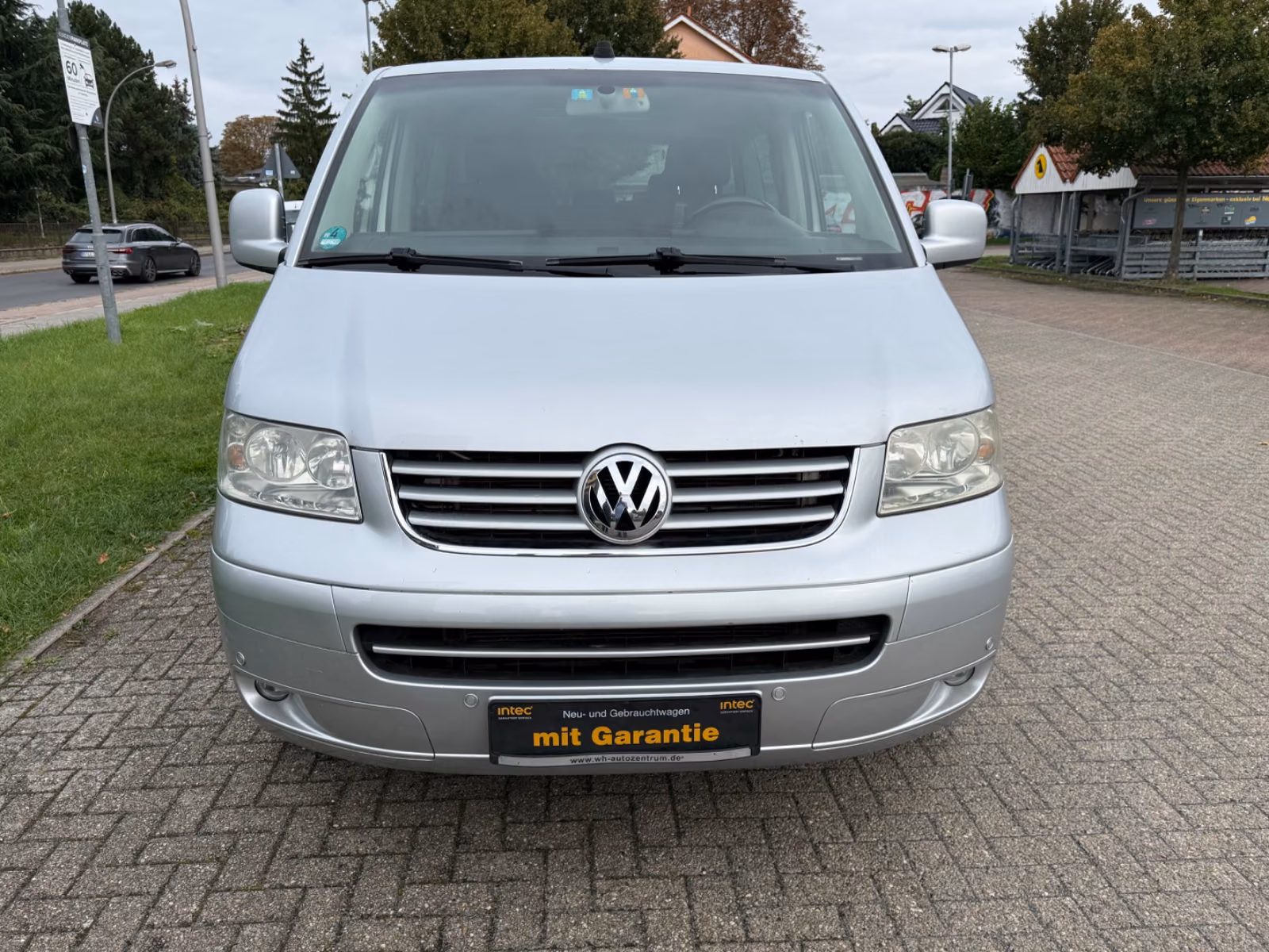 Volkswagen T5 Multivan Comfortline 2.5 TDI 5 cyl. 174 ch BVM / 7 places / Chauffage auxiliaire / GPS / Attelage 2,5 t