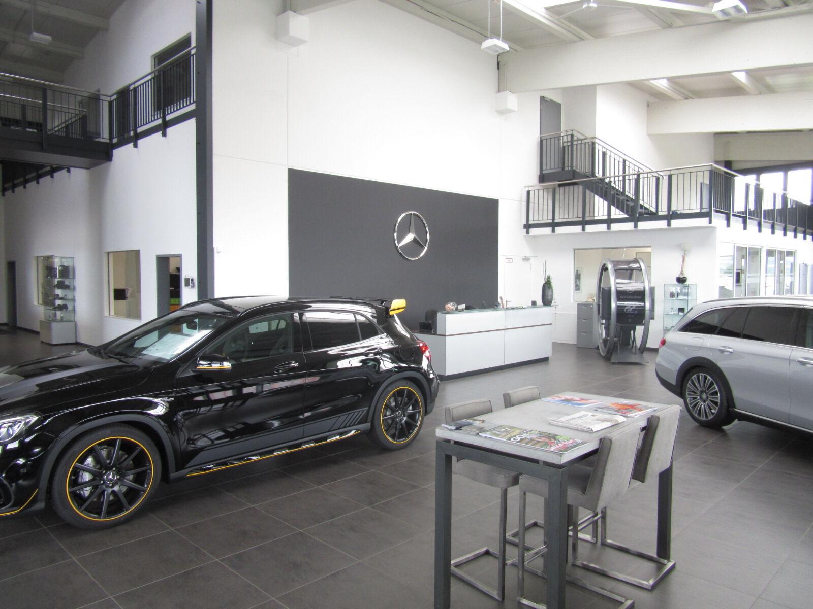 showroom-image-top