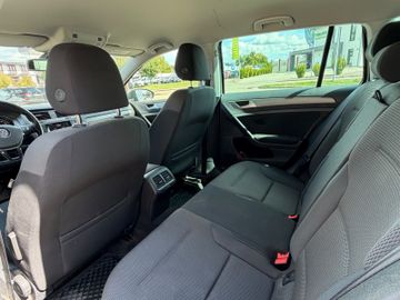 Volkswagen Golf - 8