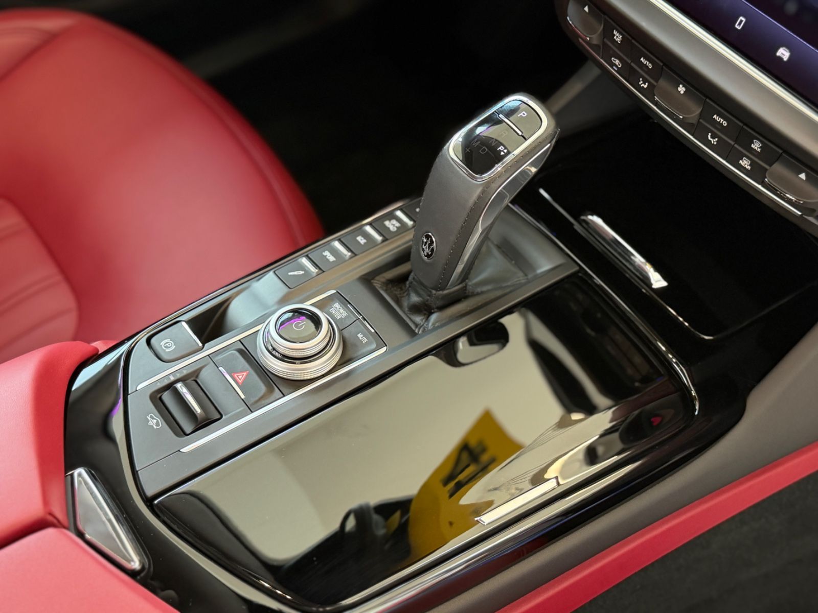 Levante GT Mild-Hybrid Soft Close Pano 21"