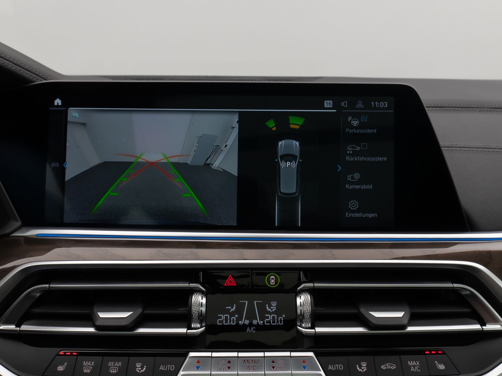 Fahrzeugabbildung BMW X5 xD45e M Sport Panorama HUD HiFi DisKey 22Zoll