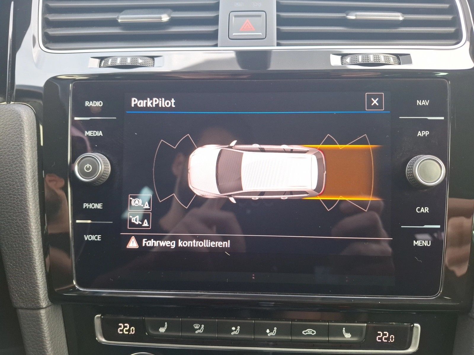 Fahrzeugabbildung Volkswagen Golf VII Variant TDI Join DSG Navi PDC SH LM