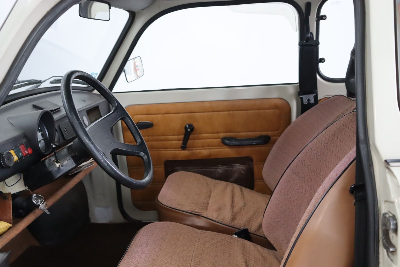 Fahrzeugabbildung Trabant 601 s deluxe HU/AU neu 1. Hand Top-Zustand