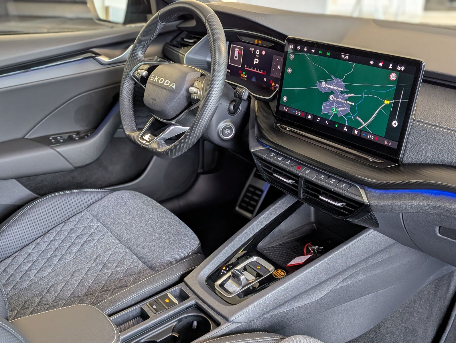 SKODA Octavia 2.0 TDI DSG Sportline Matix Assist+ 18" - Image 11