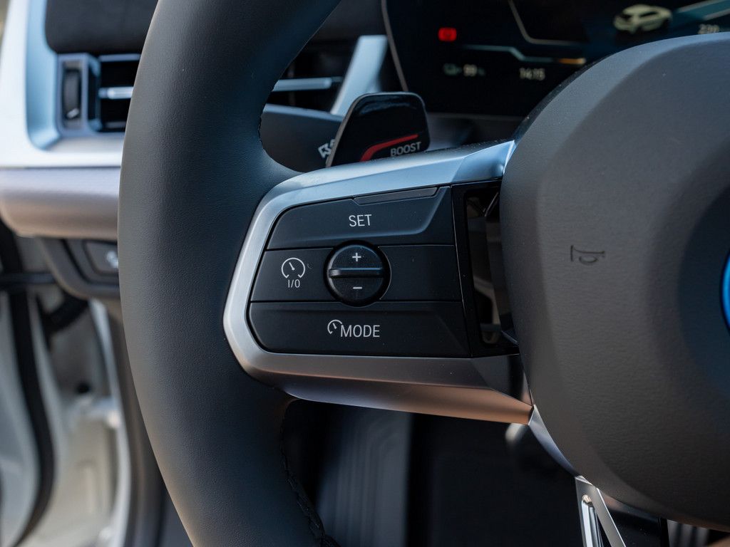 BMW iX2 - Bild 16