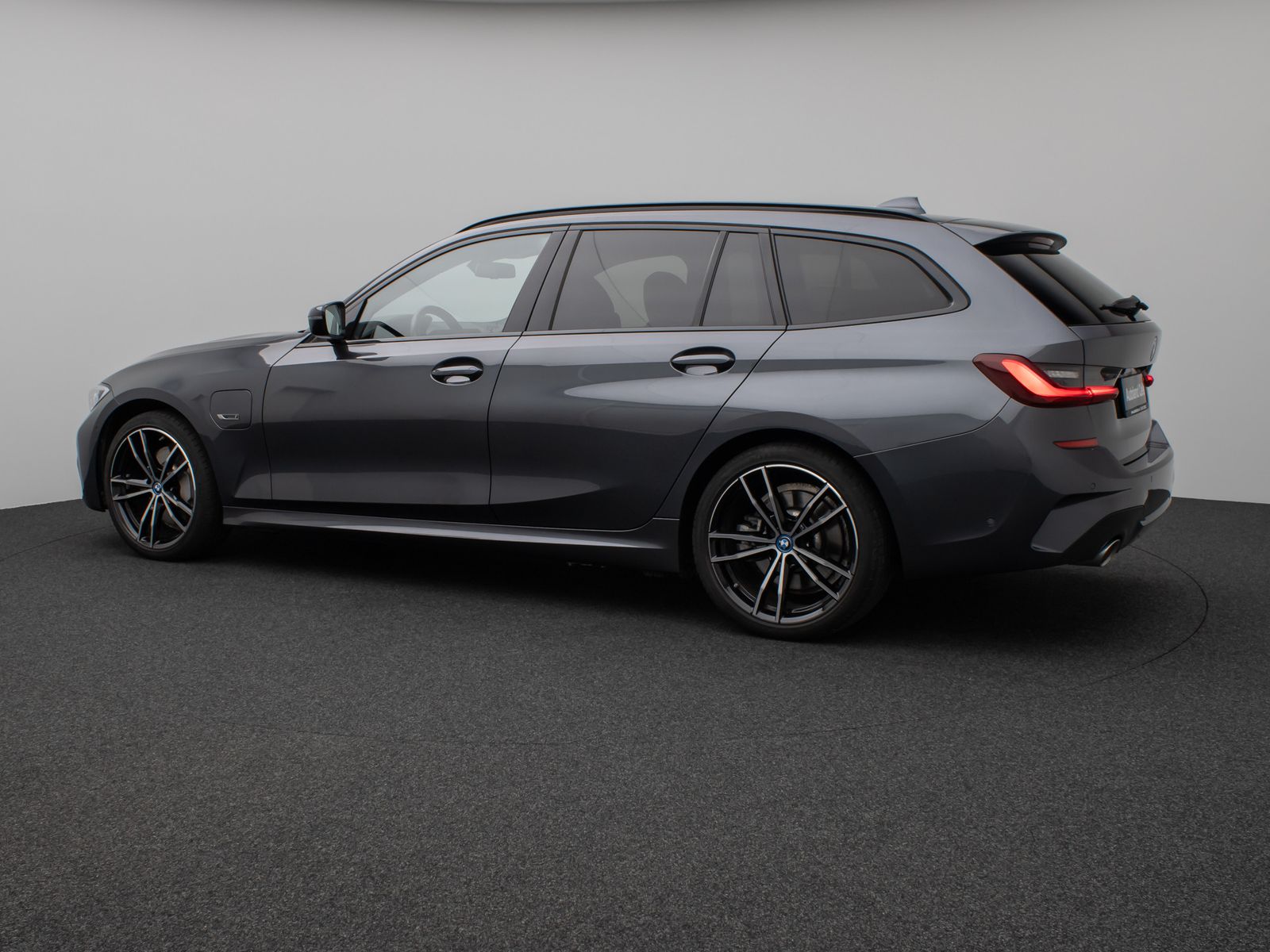 Fahrzeugabbildung BMW 330e  M Sport Kamera Laser HUD DAB HiFi Komfort