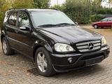 Mercedes-Benz ML 55 AMG *AUTOM*LEDER*NAVI*BI-XENON*VOLL*HOLZ - Mercedes ML 55 AMG SUV