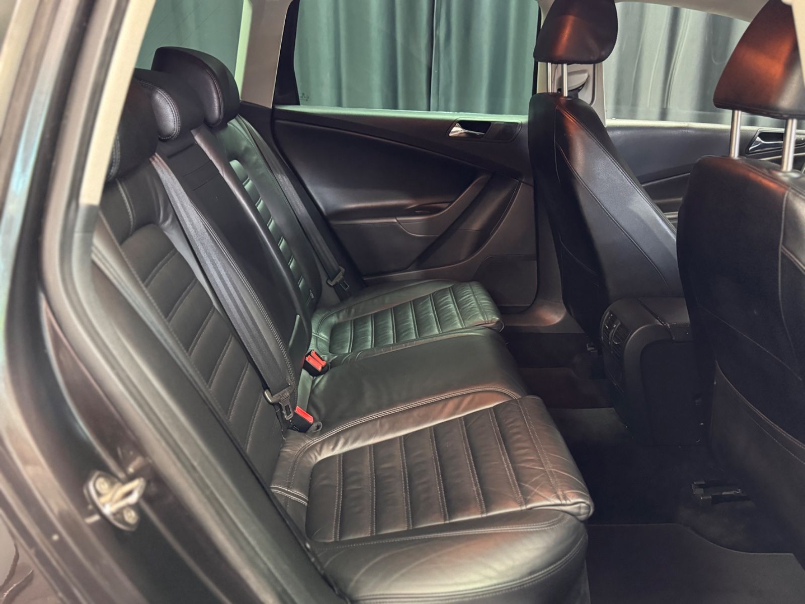 Fahrzeugabbildung Volkswagen Passat Variant Highline|DSG|NAVI|LEDER|TÜV 12/25