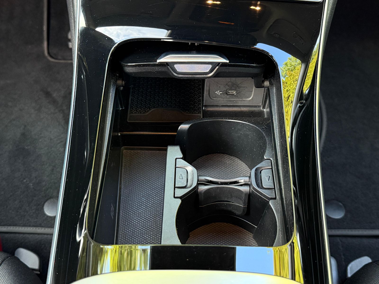 Fahrzeugabbildung Mercedes-Benz C 220 d T 9G LED+MBUX+KAMERA+SHZ+PARK+DAB