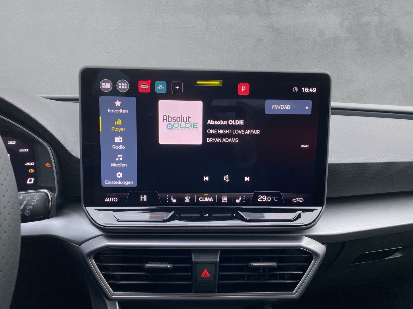 Fahrzeugabbildung SEAT Leon 1.5 eTSI 110 kW FR*NAVI*SHZ*Beats*PDC*CAM*