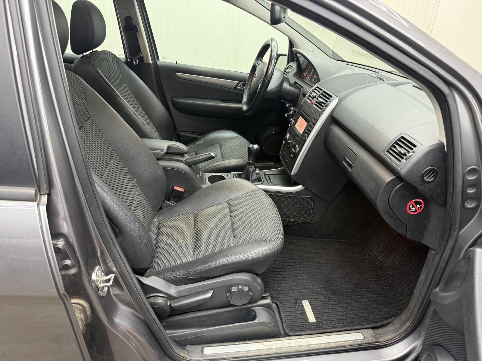 Mercedes-Benz A 160 BlueEFFICIENCY  PANORAMA | KLIMA | PDC – Bild 17