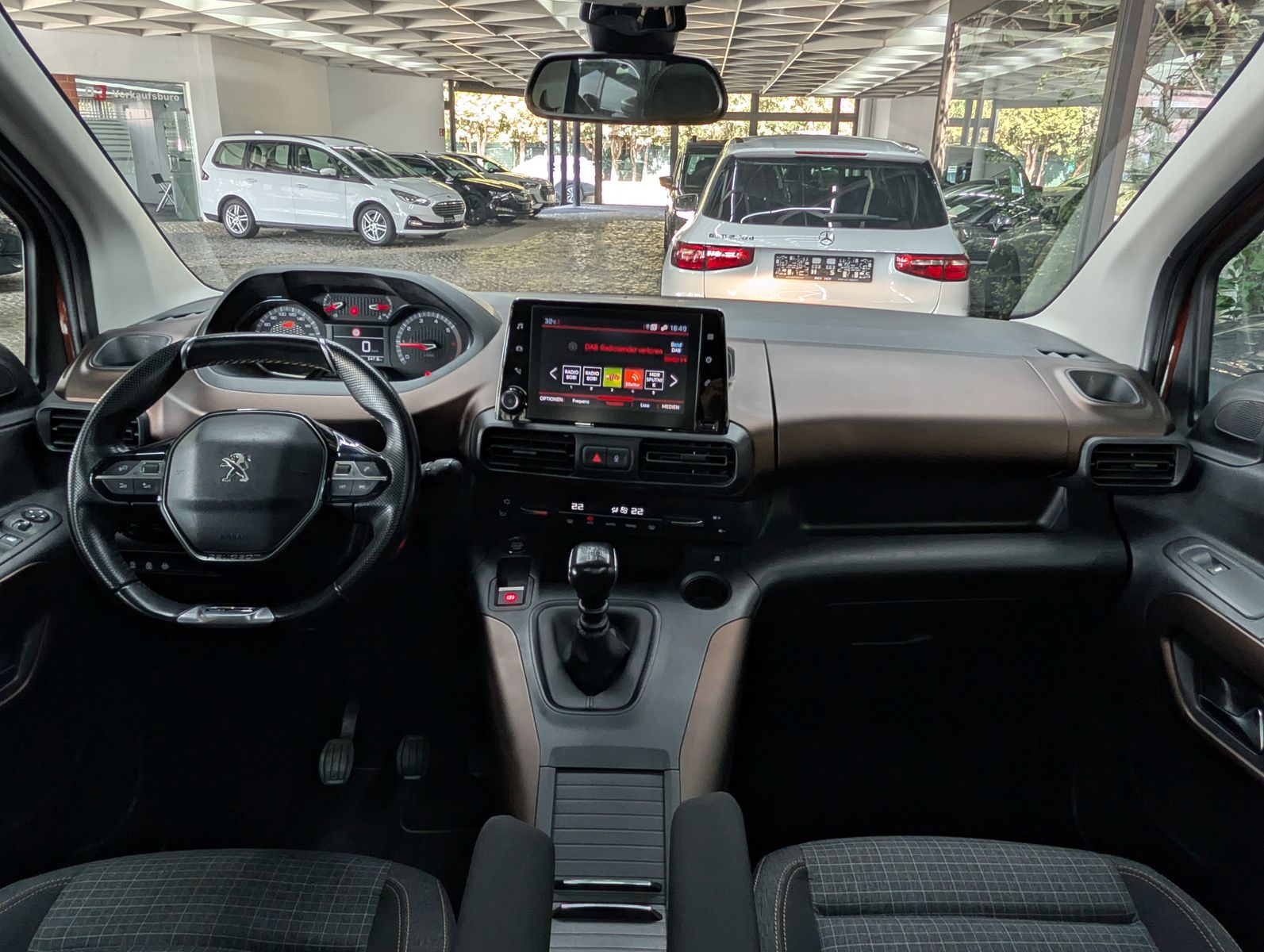 Fahrzeugabbildung Peugeot Rifter GT N1 L1 PANO XENON APP TEMP KAM ALU 17"