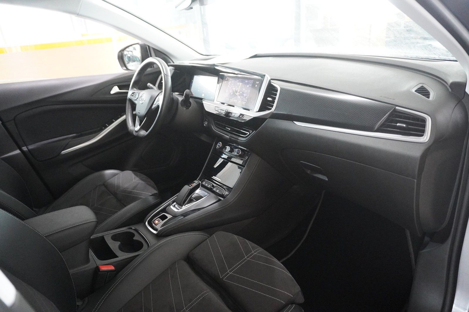 Fahrzeugabbildung Opel Grandland (X) ULTIMATE 4HYBRID NAVI/LED/SPORT/SH