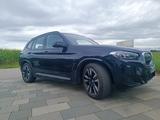 BMW 80 kwh AHK Aerodynamik M-Sport Pano. PDC SHZ - BMW iX3 Jahreswagen