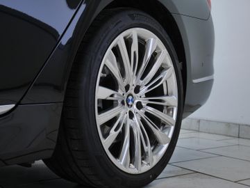 BMW 750 - 6